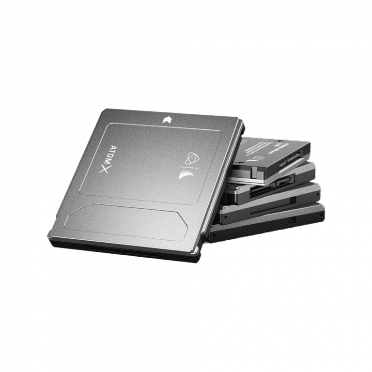 Ein Stapel schwarzer Solid-State-Laufwerke (SSDs) mit modernem Design, gekennzeichnet als „Xanova“, aus einer Dreiviertelperspektive auf transparentem Hintergrund dargestellt.