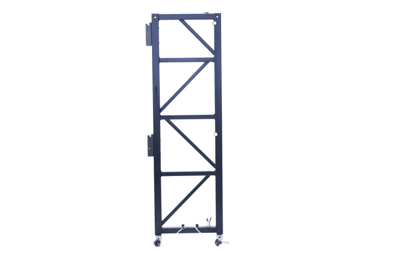 Hohe Metallkonstruktion auf Rädern, bestehend aus einem vertikalen rechteckigen Rahmen mit diagonalen Querstreben. Der Rahmen ist schwarz und minimalistisch.