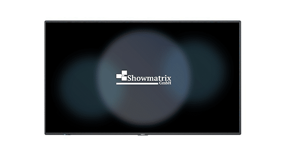 Ein schwarzer Fernsehbildschirm zeigt in der Mitte das Logo „Showmatrix GmbH“ mit einem dezent verschwommenen kreisförmigen Muster als Hintergrund.