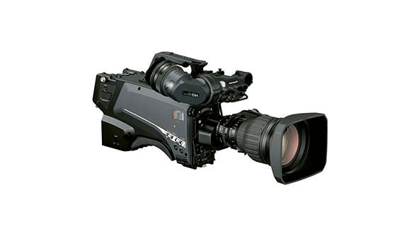 Professionelle Videokamera mit großem Objektiv und Griff, mehreren Bedientasten und einem Sucher. Das Gehäuse ist schwarz mit beschrifteten Komponenten, was ihr ein robustes, leistungsstarkes Aussehen verleiht, das für Rundfunk oder Film geeignet ist.