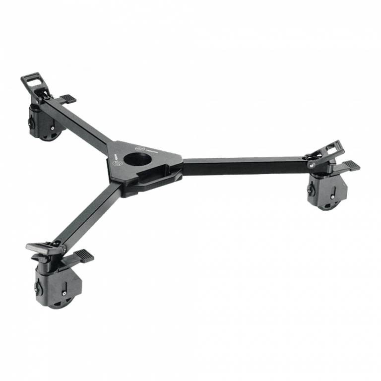 Ein schwarzer, zusammenklappbarer Rollwagen mit vier feststellbaren Lenkrollen. Er verfügt über ein Stativdesign und verstellbare Arme zum sicheren Halten und Transportieren verschiedener Geräte oder Ausrüstung.