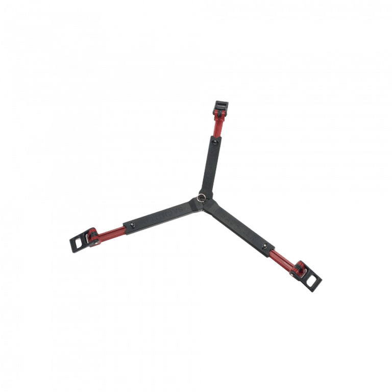Ein schwarzes dreieckiges Scharnier mit roten Faltstäben an jedem Gelenk, isoliert auf weißem Hintergrund.